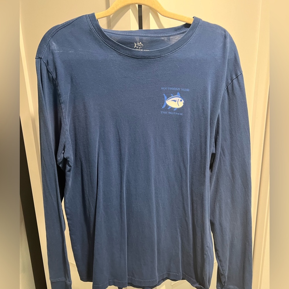 Medium Southern Tide Long sleeve.